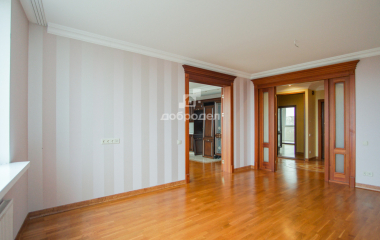 Екатеринбург, ул. Юмашева,15