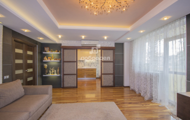 Екатеринбург, ул. Серафимы Дерябиной,37