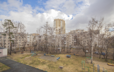 Екатеринбург, ул. Серафимы Дерябиной,37