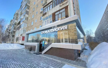 Екатеринбург, ул. Бакинских комиссаров,100