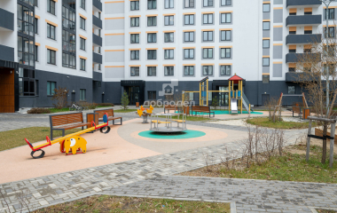 Екатеринбург, ул. Хрустальногорская,93