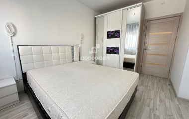 Екатеринбург, ул. Хрустальногорская,93