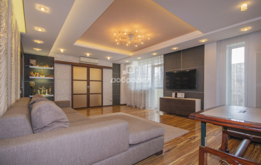 Екатеринбург, ул. Серафимы Дерябиной,37