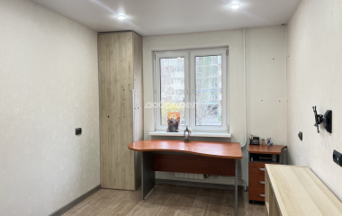 Екатеринбург, ул. Крестинского,27