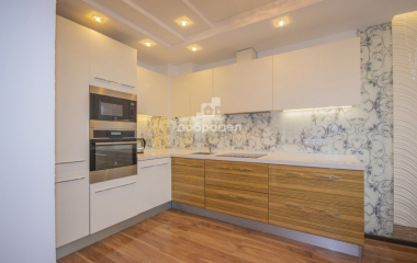 Екатеринбург, ул. Серафимы Дерябиной,37