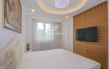 Екатеринбург, ул. Серафимы Дерябиной,37