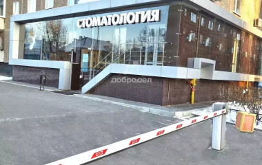 Екатеринбург, ул. Бакинских комиссаров,100