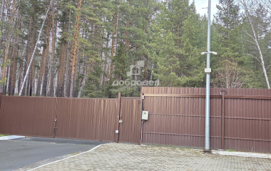 Екатеринбург, ул. Адмирала Ушакова,4