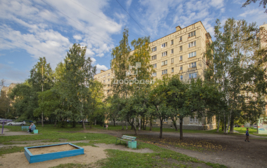 Екатеринбург, ул. Бакинских комиссаров,60