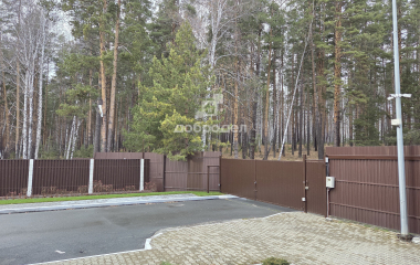 Екатеринбург, ул. Адмирала Ушакова,4