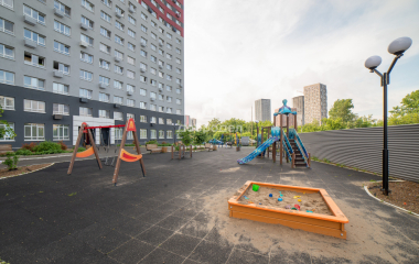 Екатеринбург, ул. Лыжников,3