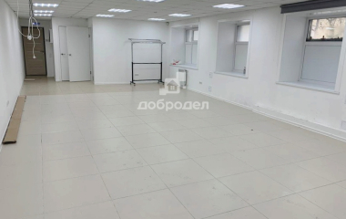 Екатеринбург, ул. Красных командиров,1