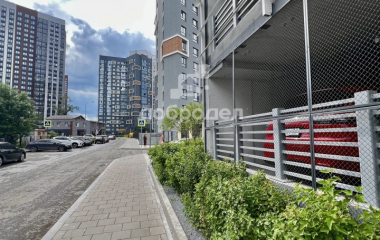 Екатеринбург, ул. 8 Марта,204г/2