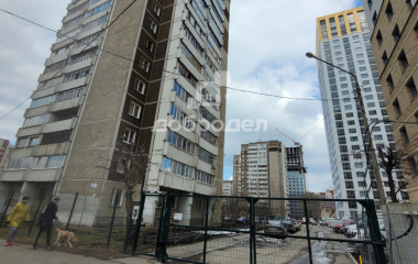 Екатеринбург, ул. Калинина,8