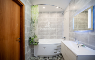 Екатеринбург, ул. Кировградская,4