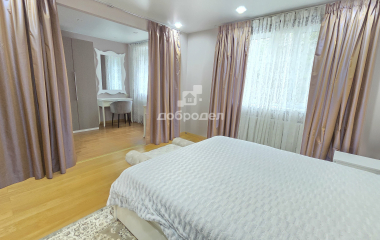 Екатеринбург, ул. Адмирала Ушакова,4