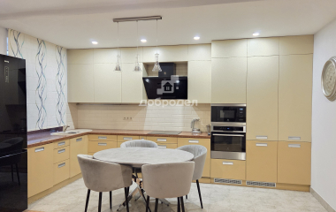 Екатеринбург, ул. Адмирала Ушакова,4