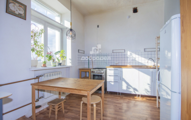 Екатеринбург, пр-кт. Космонавтов,48