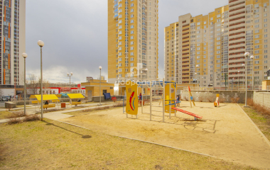 Екатеринбург, ул. Николая Островского,5
