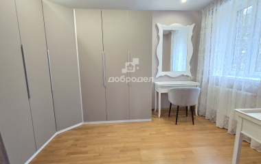 Екатеринбург, ул. Адмирала Ушакова,4