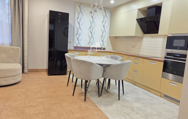 Екатеринбург, ул. Адмирала Ушакова,4