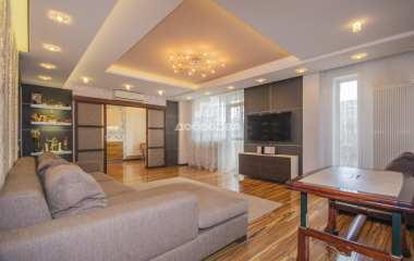 Екатеринбург, ул. Серафимы Дерябиной,37