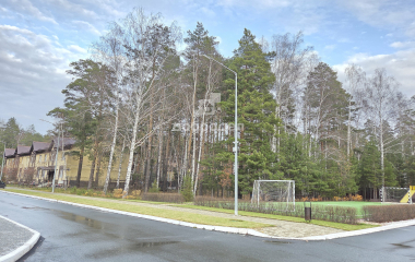 Екатеринбург, ул. Адмирала Ушакова,4