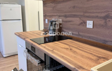 Екатеринбург, ул. Хуторская,1/4