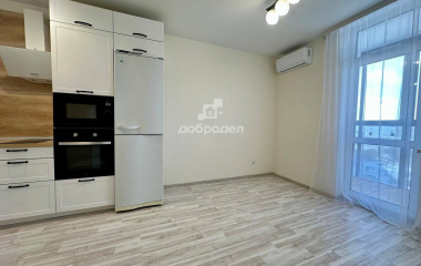 Екатеринбург, ул. Хрустальногорская,93