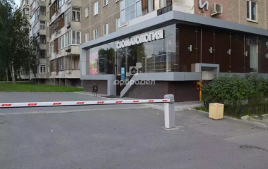Екатеринбург, ул. Бакинских комиссаров,100
