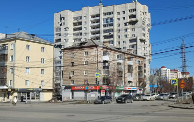Екатеринбург, ул. Красных командиров,1