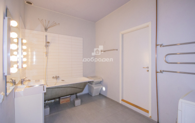 Екатеринбург, пр-кт. Космонавтов,48