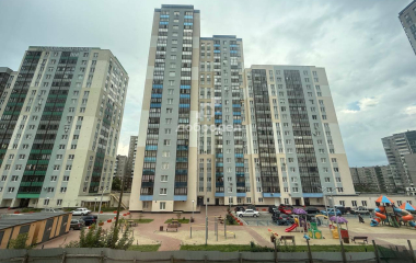 Екатеринбург, ул. Крестинского,2