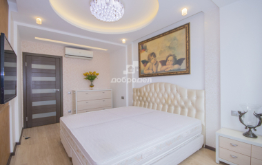 Екатеринбург, ул. Серафимы Дерябиной,37